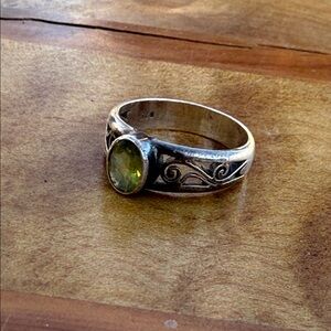 Vintage sterling silver 925 peridot ring